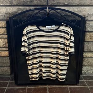 Knitted short sleeve top